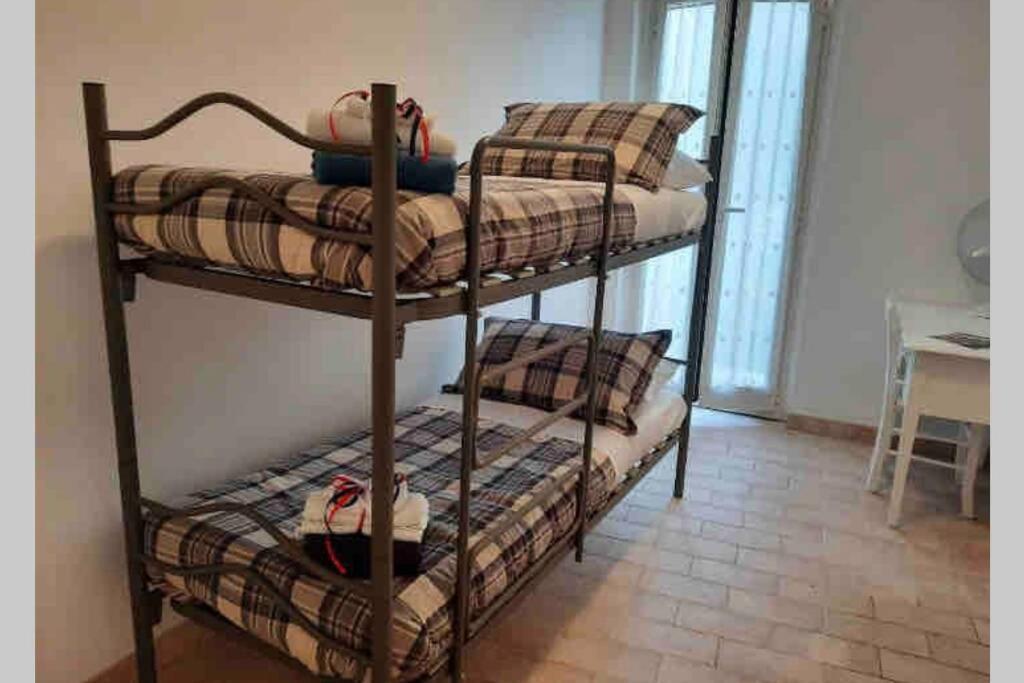 Casa Flea - Holiday Apartment With 2 Bedrooms Gualdo Tadino Ngoại thất bức ảnh
