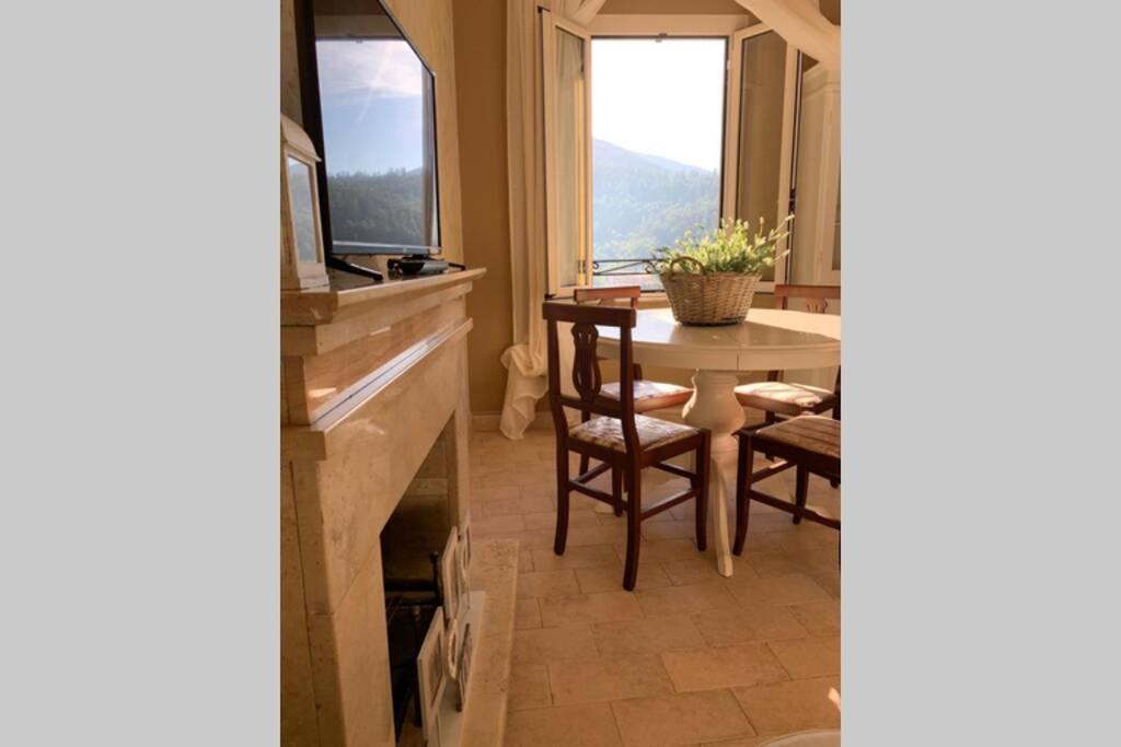 Casa Flea - Holiday Apartment With 2 Bedrooms Gualdo Tadino Ngoại thất bức ảnh